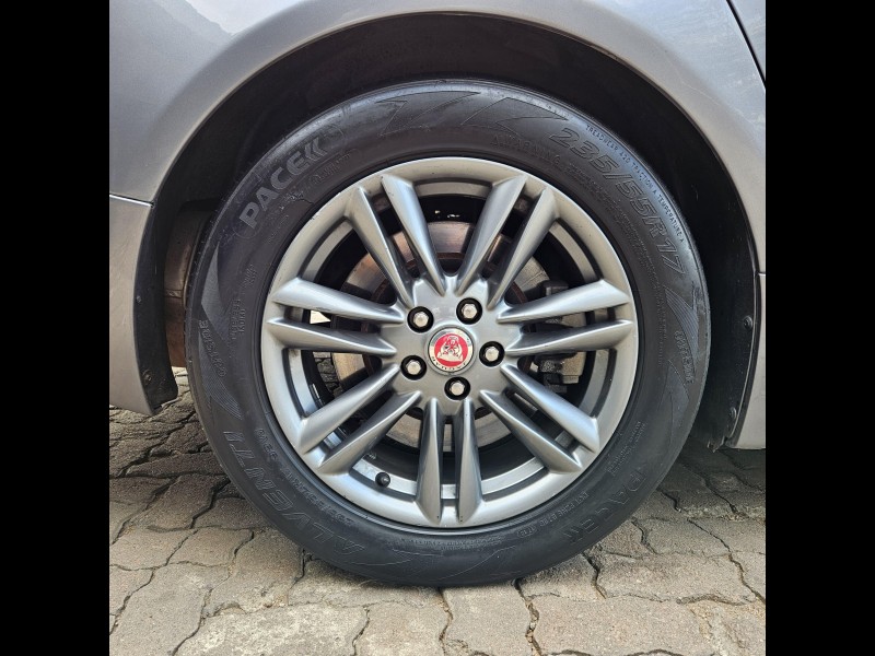 2015 JAGUAR XF 2.2 D LUXURY 